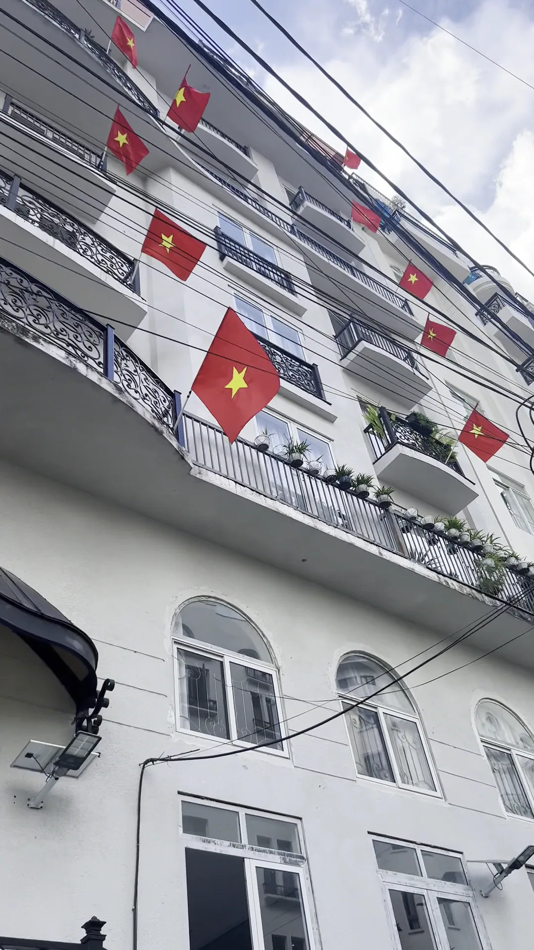 Mặt tiền Kayden House trong hẻm yên tĩnh ở An Khánh, Thảo Điền